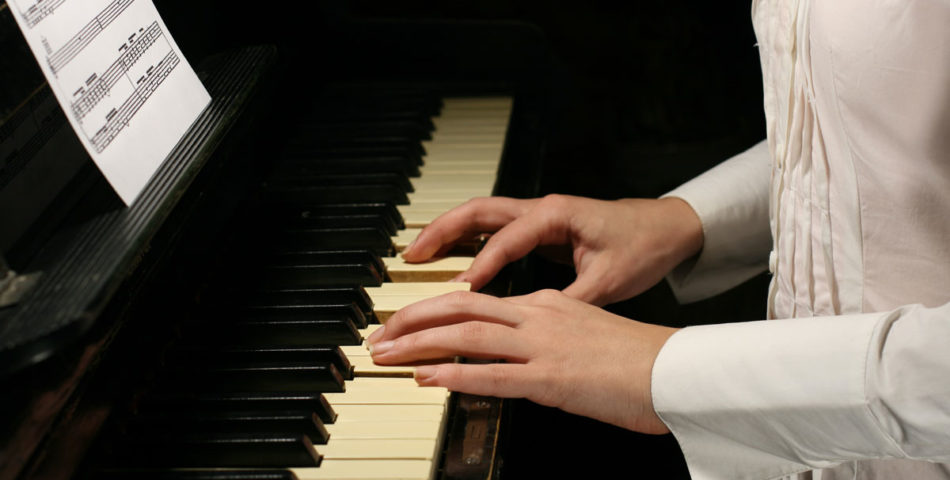 Advantages of adult piano lessons.